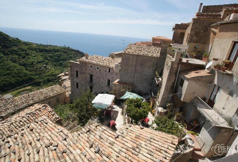 مبيت وإفطار A Taverna Intru U Vicu