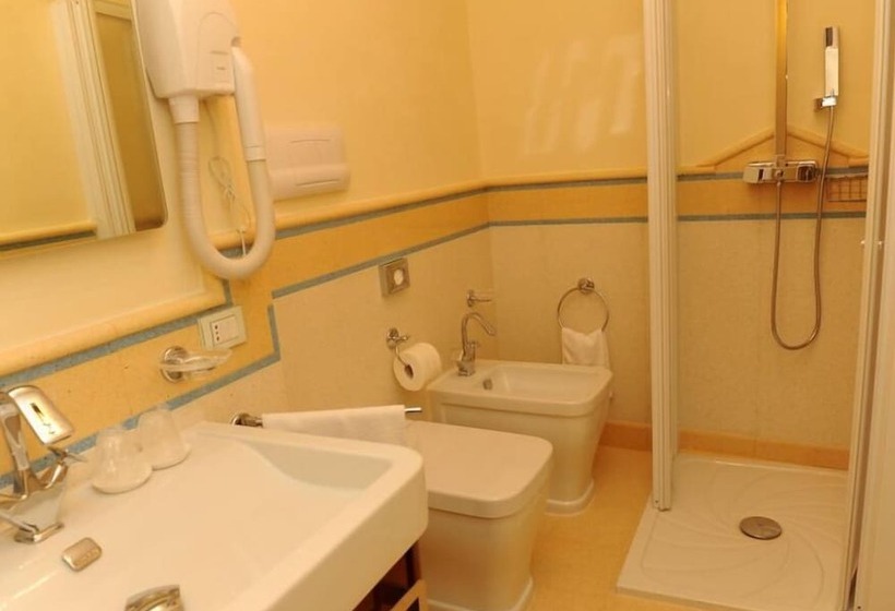 هتل Albergo Le Dodici Lune
