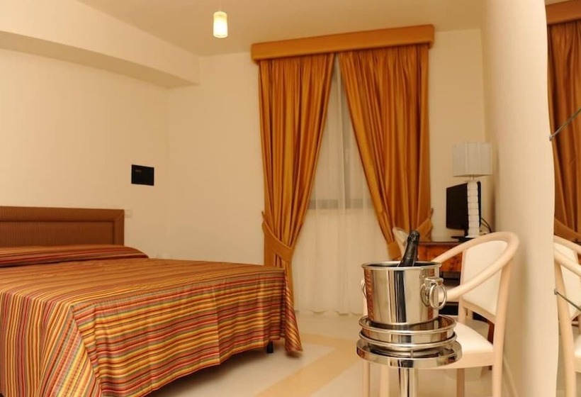 هتل Albergo Le Dodici Lune