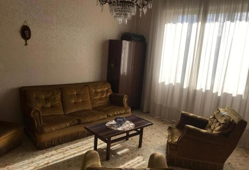 پانسیون Room In Lodge   Stanza In Affitto Giarre