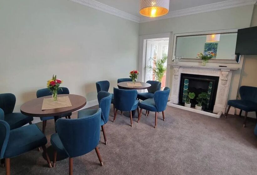 פנסיון The Monkey Puzzle