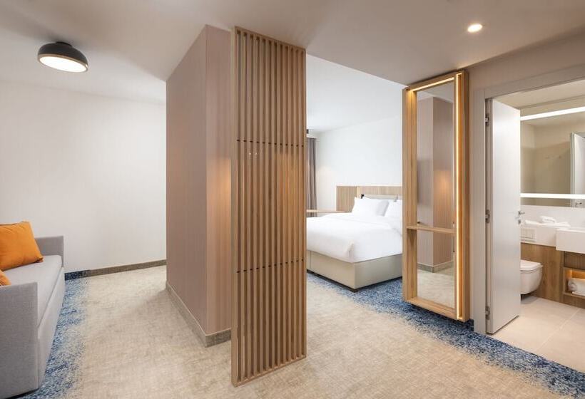 هتل Courtyard By Marriott Cluj   Napoca Downtown