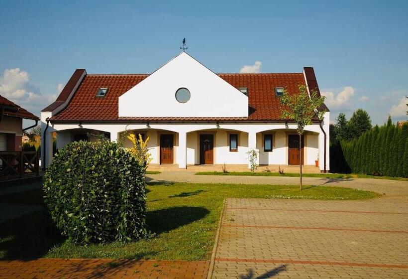 펜션 Viktor Vendégház és Apartmanház