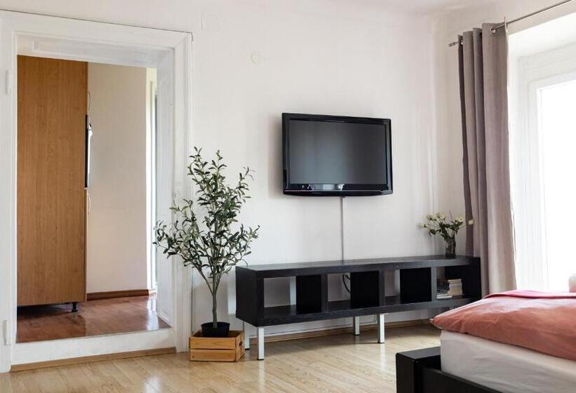 Hostel Cukrarna Guest Accommodation