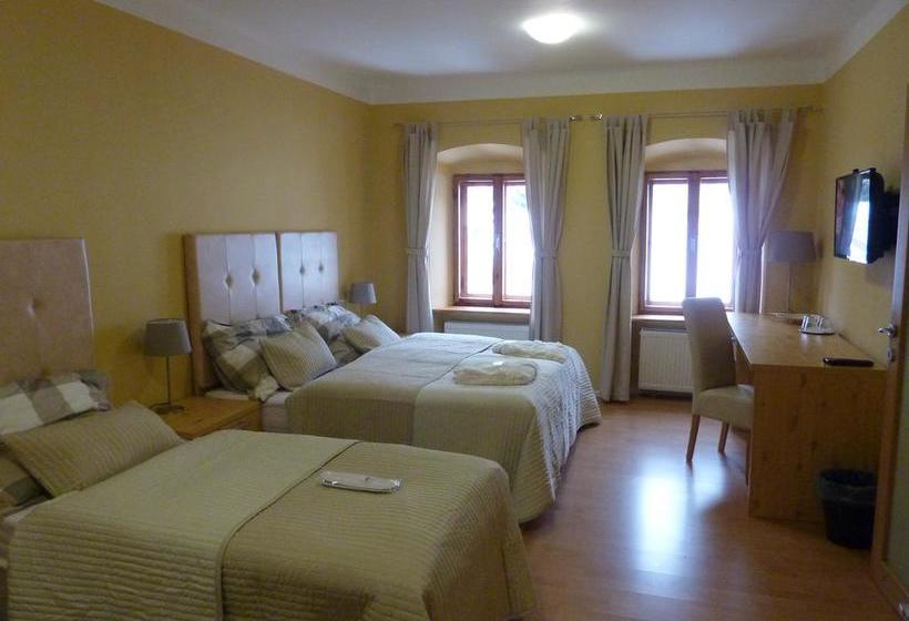مبيت وإفطار Apartments And Suites Kremnica