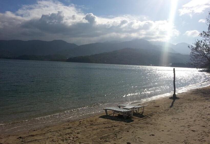 Dolphinbay Beachfront & Dive Resort