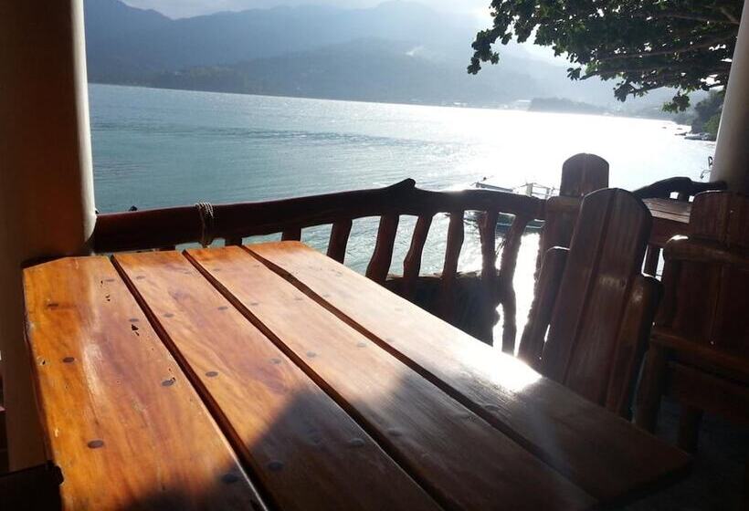 Dolphinbay Beachfront & Dive Resort