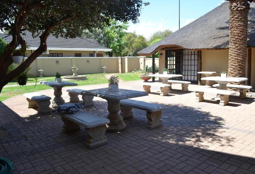 مبيت وإفطار Castello Guesthouse Vryburg