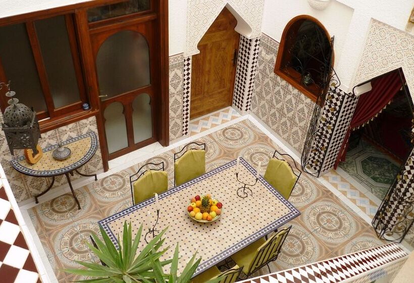 تختخواب و صبحانه Dar Saada Mirleft