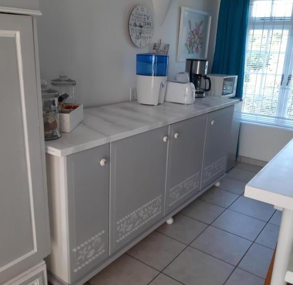 تختخواب و صبحانه Franmarel