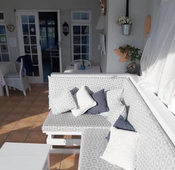 تختخواب و صبحانه Franmarel