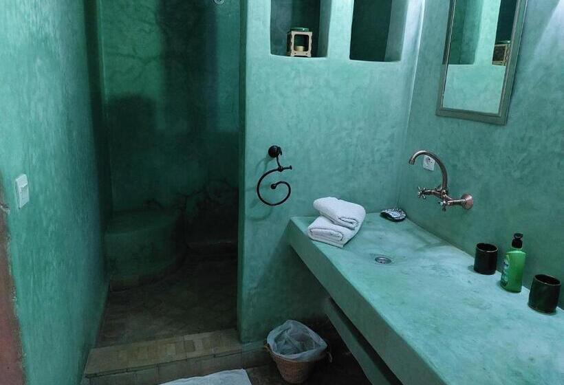 تختخواب و صبحانه Riad Ain Khadra