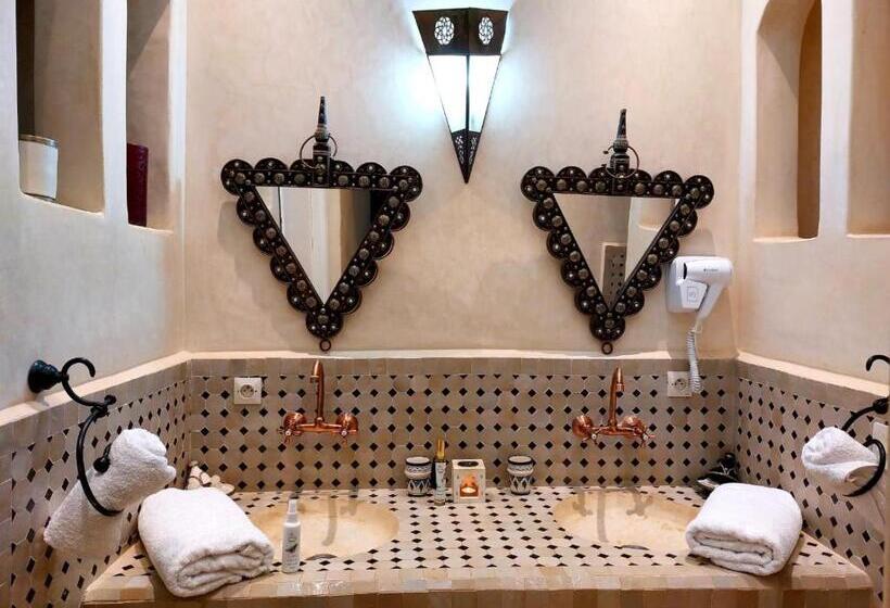 تختخواب و صبحانه Riad Ain Khadra