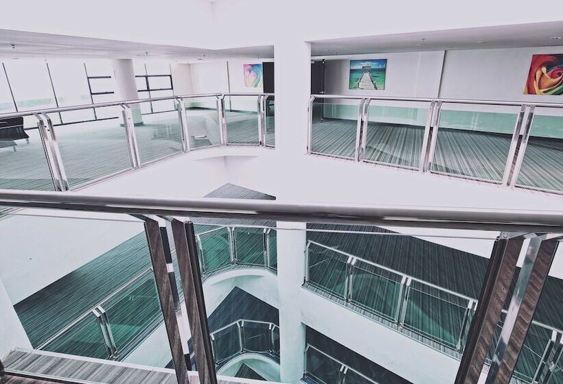 منتجع The Regency Waterfront