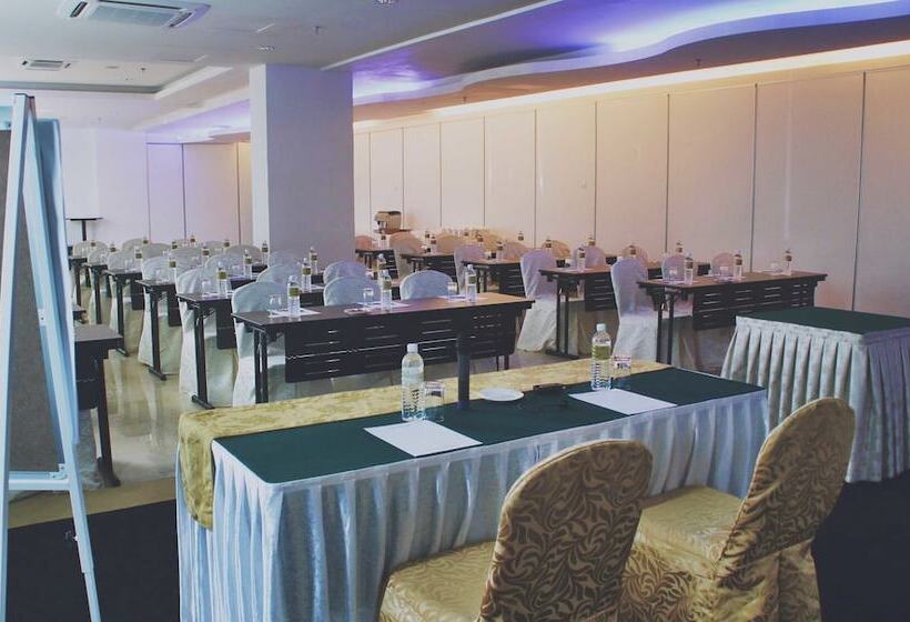 منتجع The Regency Waterfront