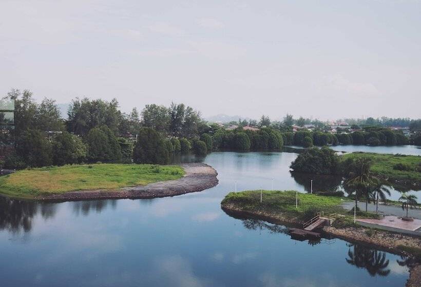 منتجع The Regency Waterfront