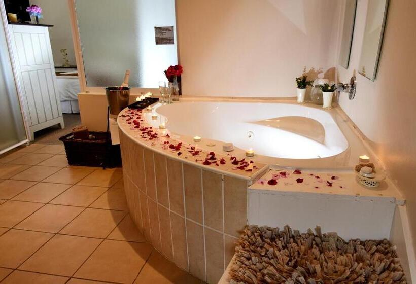 Riviera Hotel & Chalets