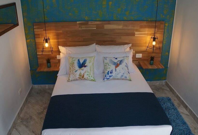 هتل El Jardin De La 10   Hostel