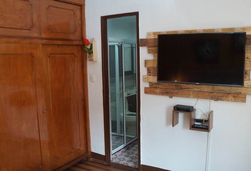 هتل El Jardin De La 10   Hostel