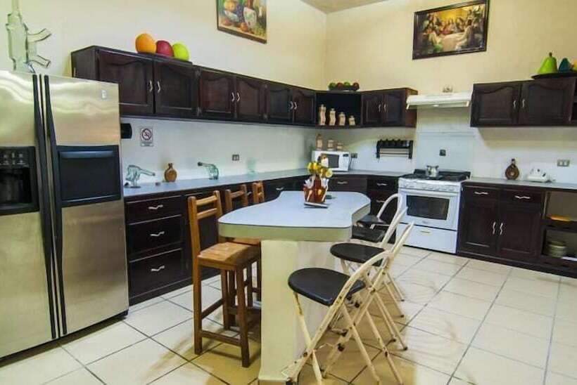 Charlys Hostal Hostel