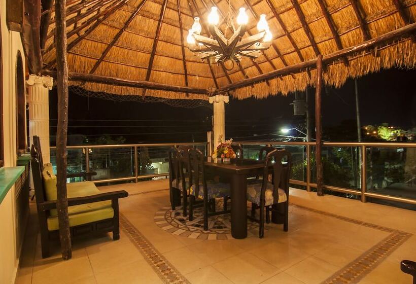 Charlys Hostal Hostel