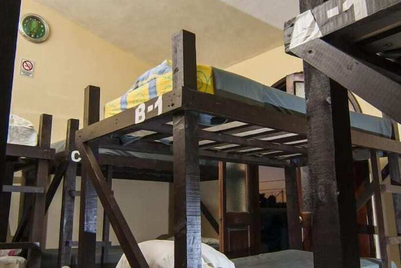 Charlys Hostal Hostel