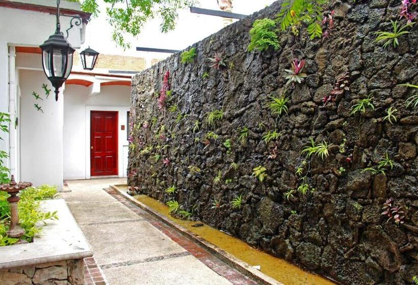 Las Mariposas Hotel & Studios