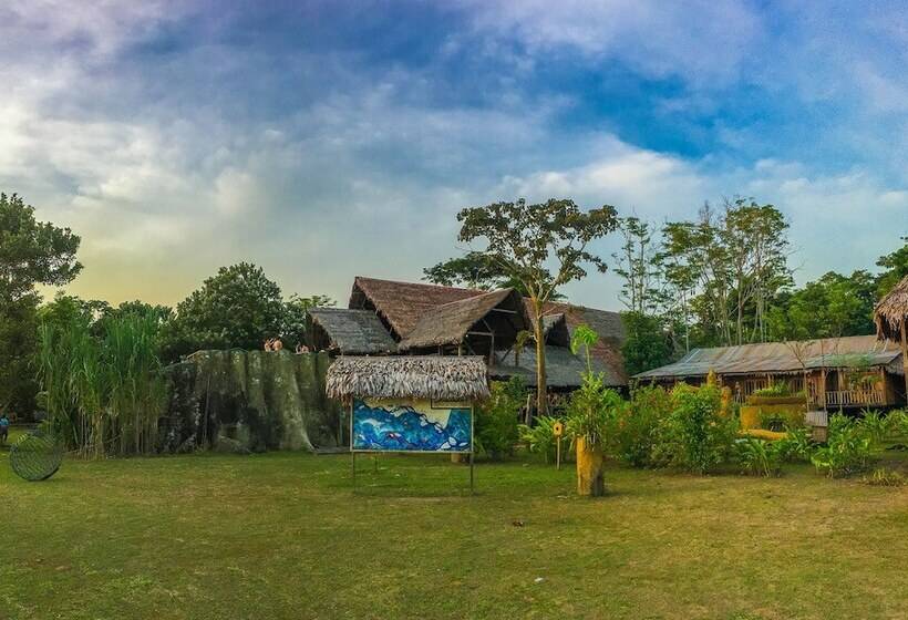 هتل On Vacation Amazon