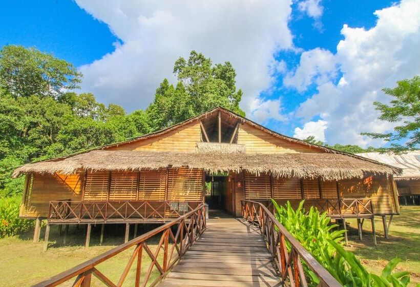 هتل On Vacation Amazon