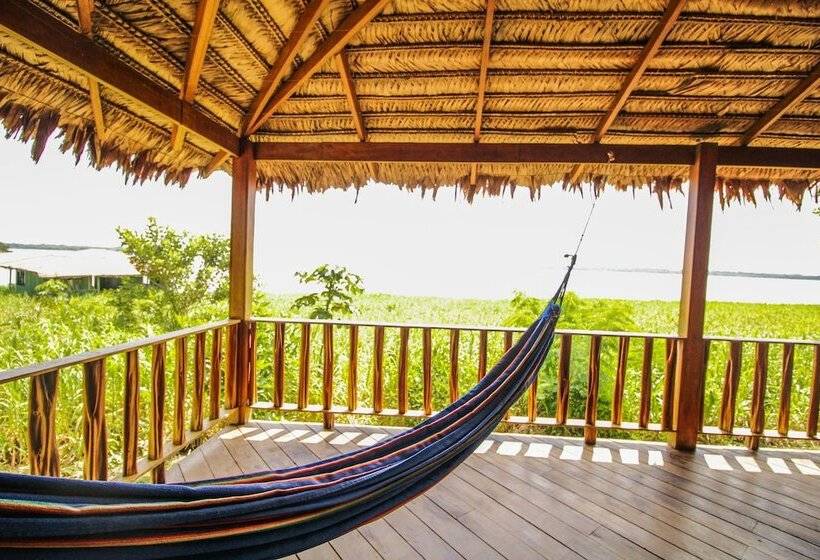 هتل On Vacation Amazon