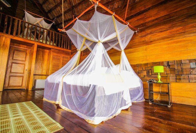 هتل On Vacation Amazon