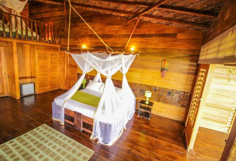 هتل On Vacation Amazon