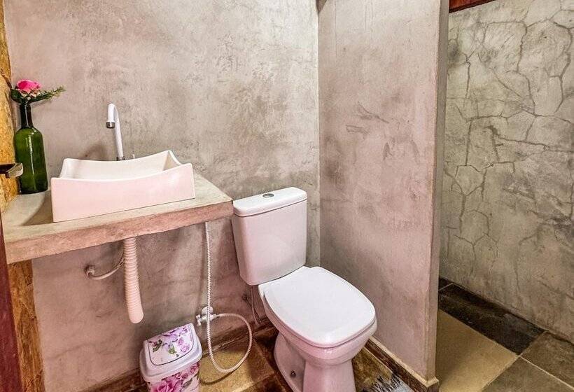 مسافرخانه Villa Pontinha