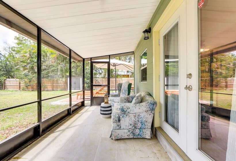 Idyllic Sarasota Home W/ Yard: 2 Mi To Beach!