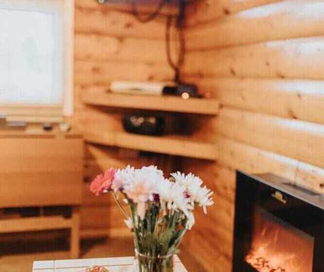 Rustic & Cozy 2 Bed Log Cabin Retreat