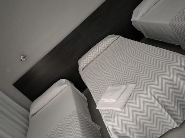 هاستل Hostal Tahiti Rs