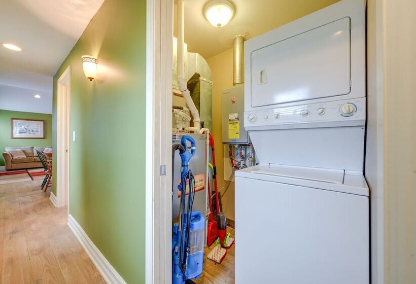 Angola Getaway: Walk To Lake Erie Beach Park!