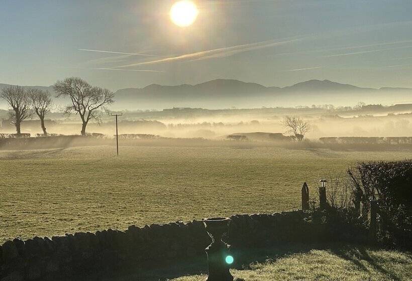 Beautiful, Private Farm Cottage In Anglesey