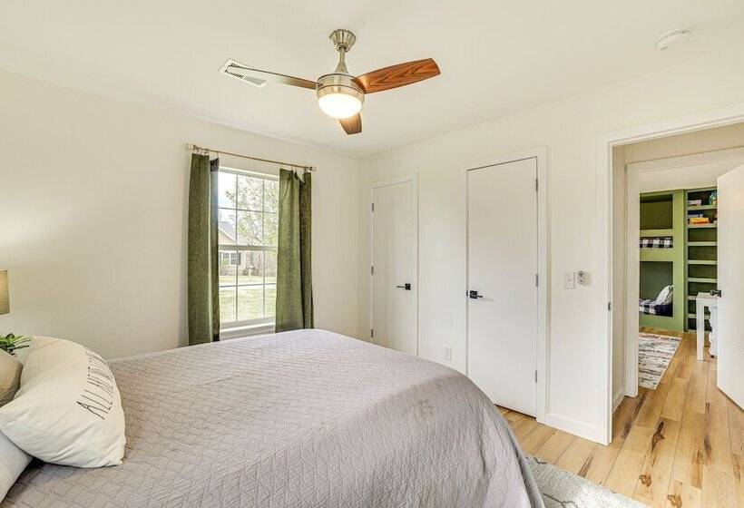 Bella Vista Home W/ On Site Back 40 Trail Access!