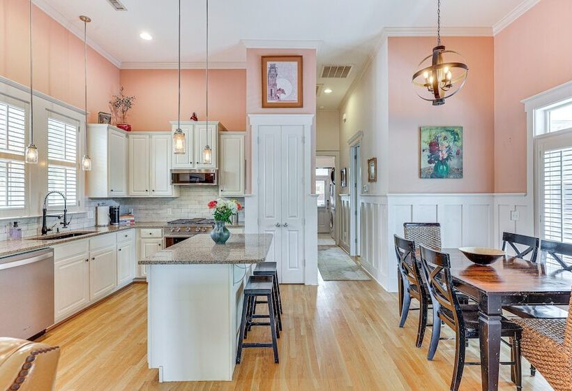 Charming Wilmington Cottage   Walk To Downtown!
