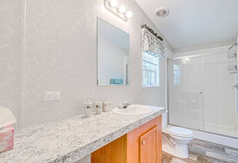 7 Mi To Crystal River: Home W/ Yard & Fire Pit!