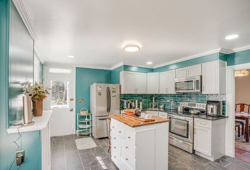 Eagleville Home W/ Porch, Near Valley Forge Casino