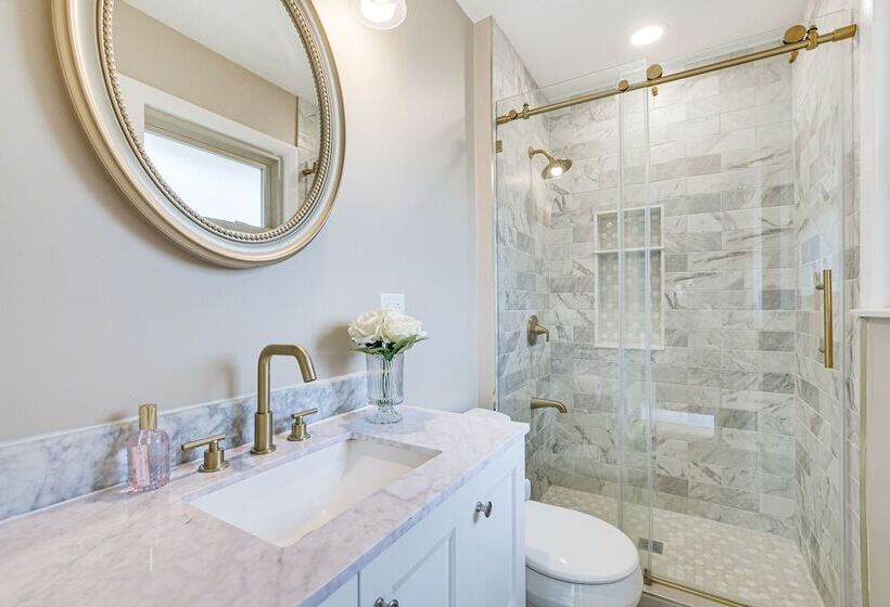 Family Friendly Villa Park Home: 16 Mi To Chicago!