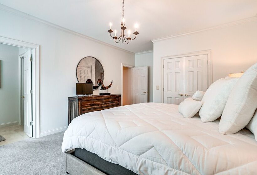 High End Helen Home: Heated Pool, Fire Pit + Views
