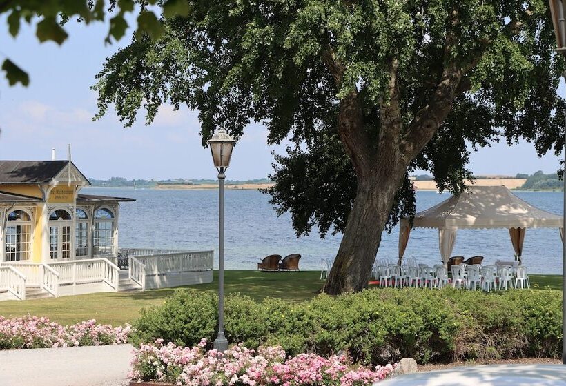 هتل Ballebro Færgekro