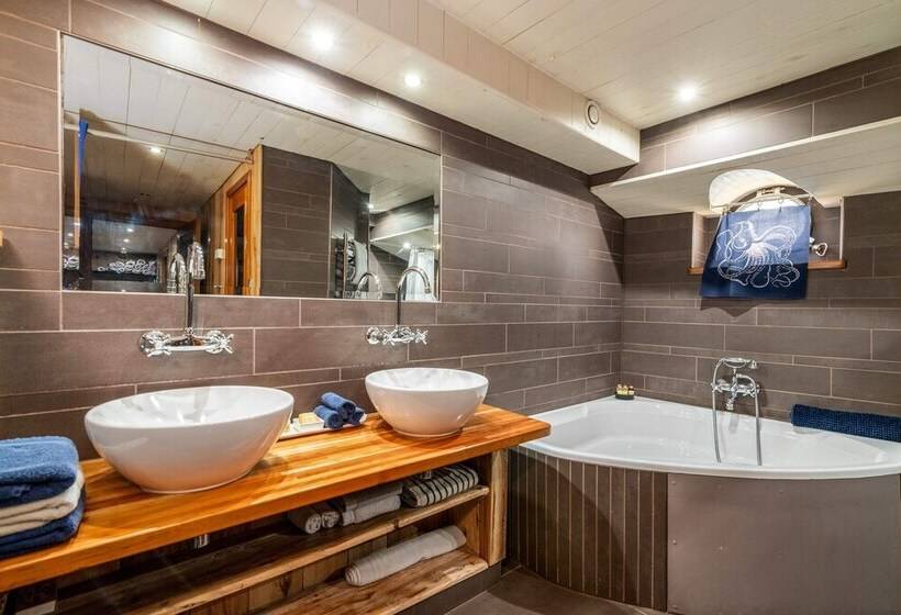 هتل Luxury Canary Wharf House Boat