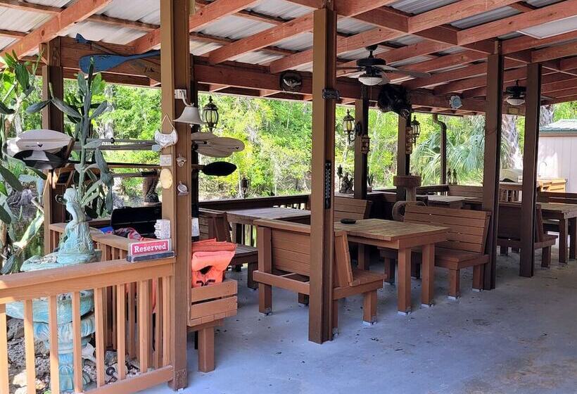 ホテル Riverside Lodge Resort