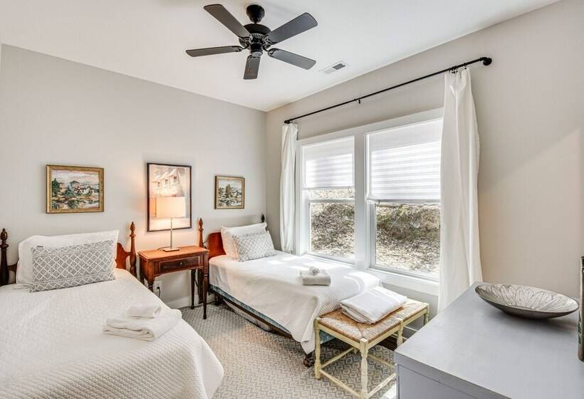 Bright Highlands Retreat Near Waterfalls & Trails