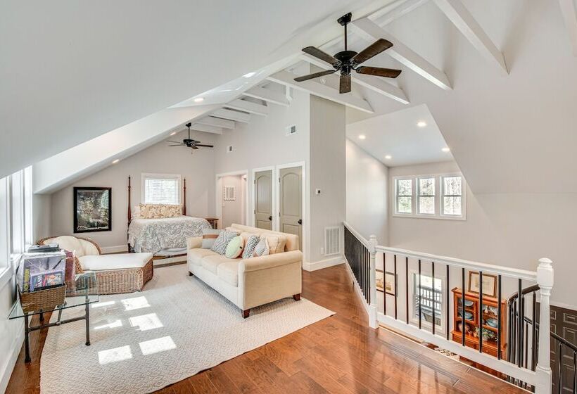 Bright Highlands Retreat Near Waterfalls & Trails