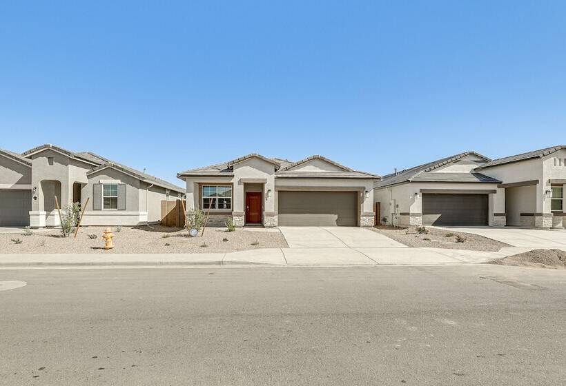 Maricopa Home W/ Putting Green & Covered Patio!